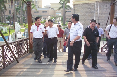 代表團參觀中山古鎮燈都華廷 代表團參觀中山古鎮燈都華廷