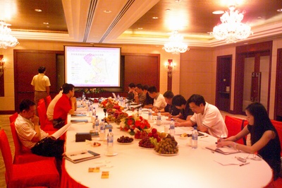 集團有關成員與桂林市考察團研討桂林項目事宜